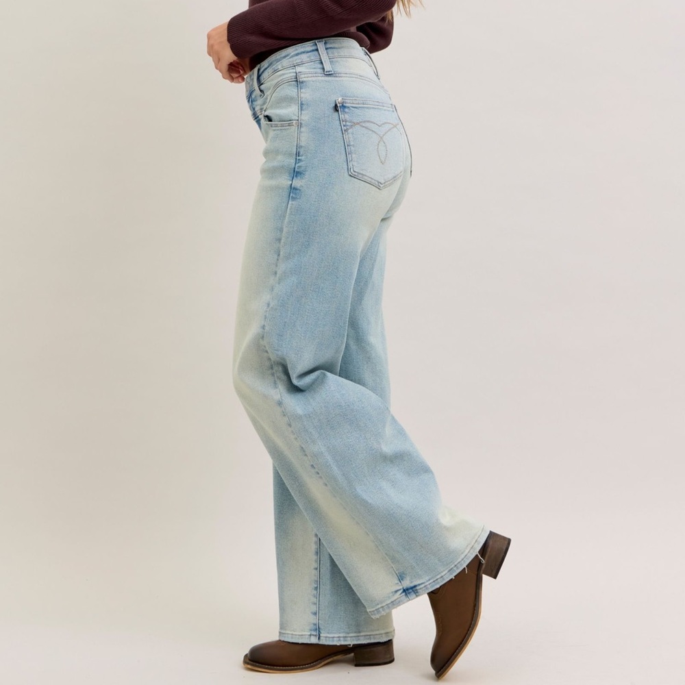 NEW🎉 Judy Blue High Waist Column Straight Jeans